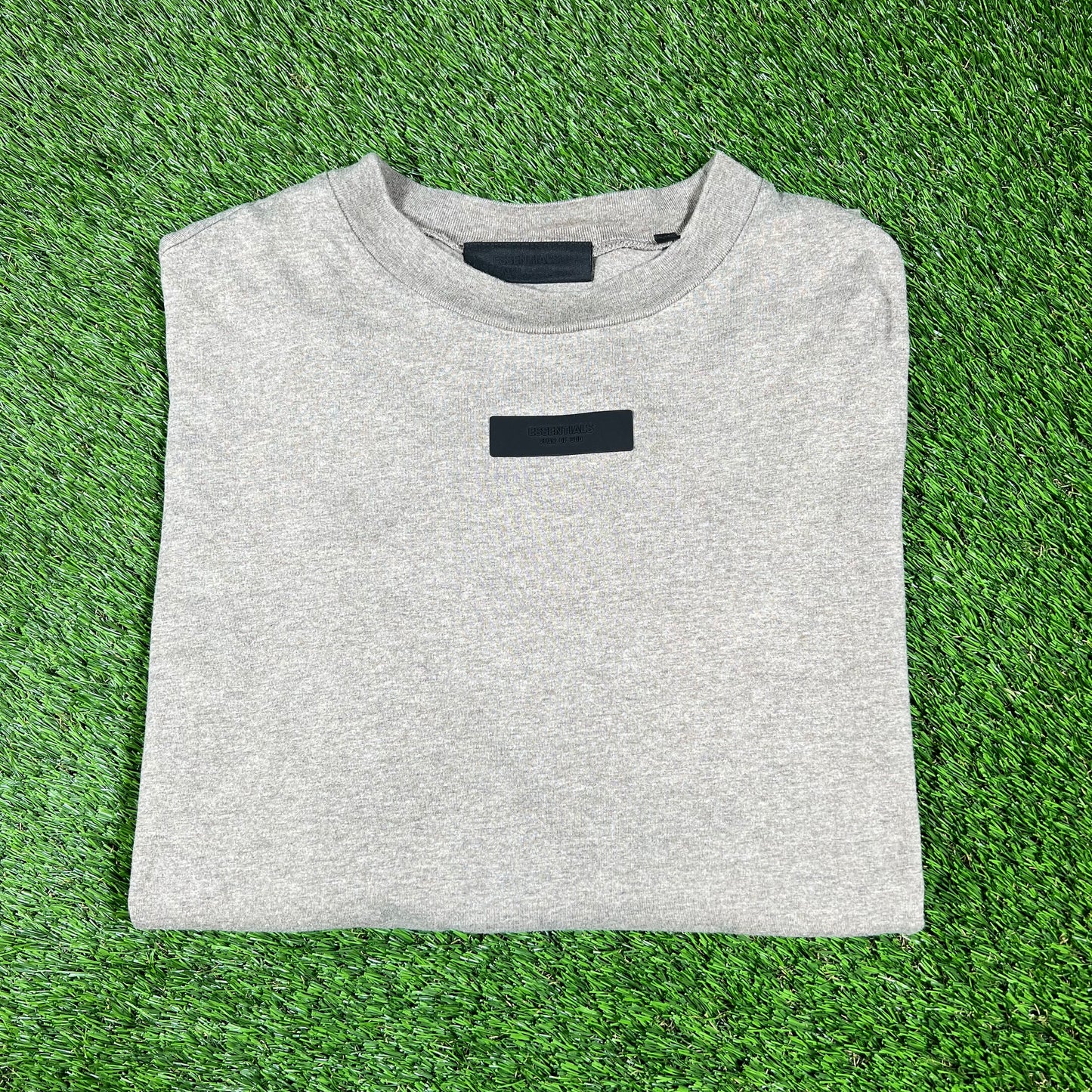 FOG Essentials Tab Collar Logo Grey Tee Size Medium USED x14347