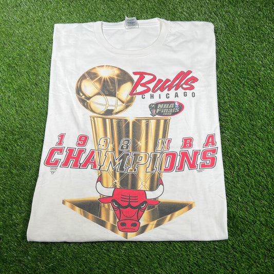 1998 Chicago Bulls Champions Gold Trophy White Tee Size XXL USED v16729