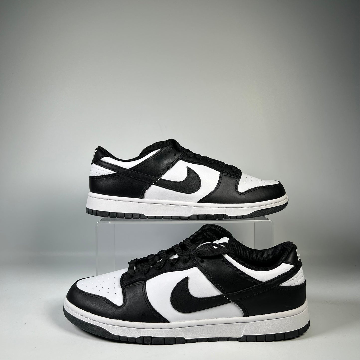 Nike dunk low panda Size 10.5M/12W NEW s12160