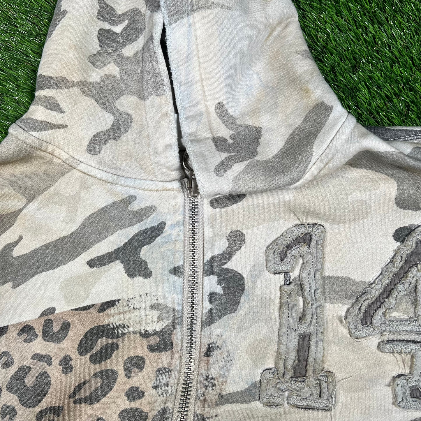 Vale Winter Camo Cheetah Print Zip Up Hoodie Size Small USED x15887