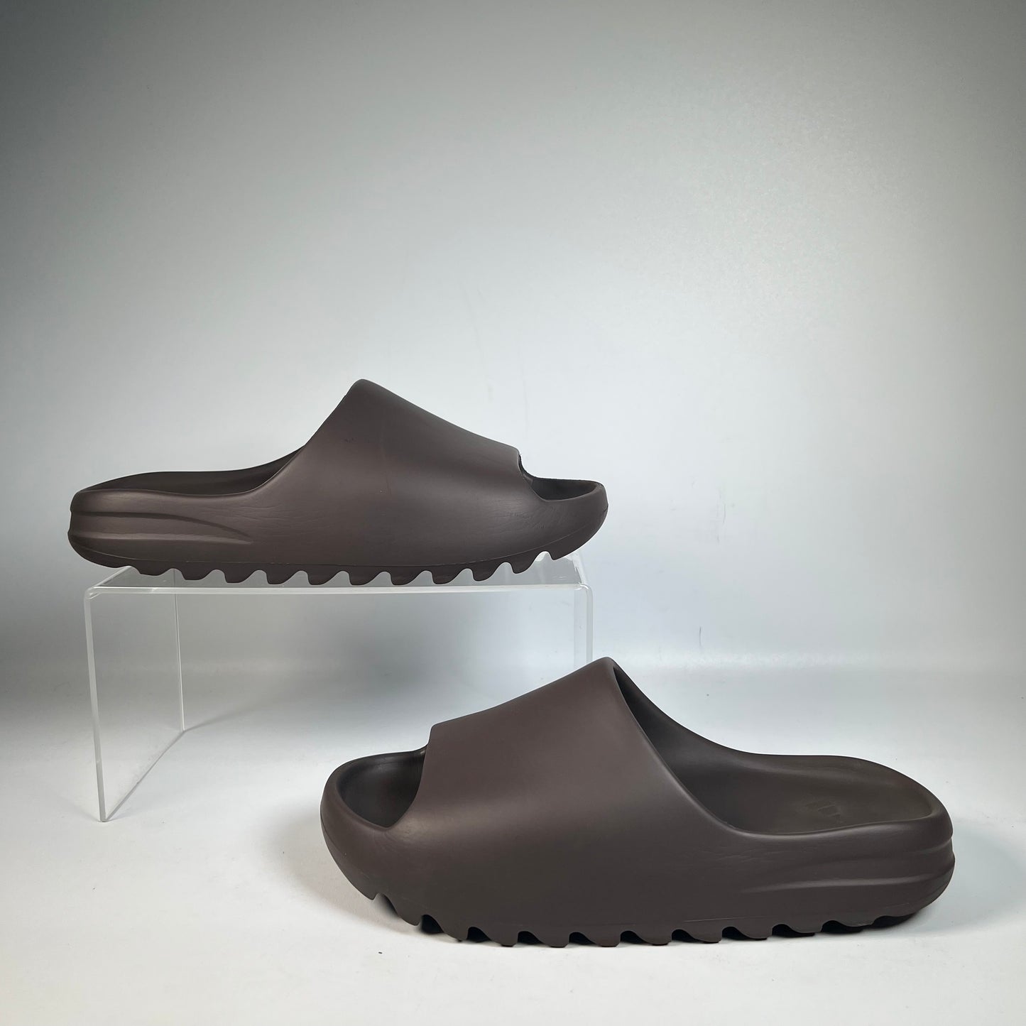 Yeezy Slide Soot (2020) Size 11 USED s22047