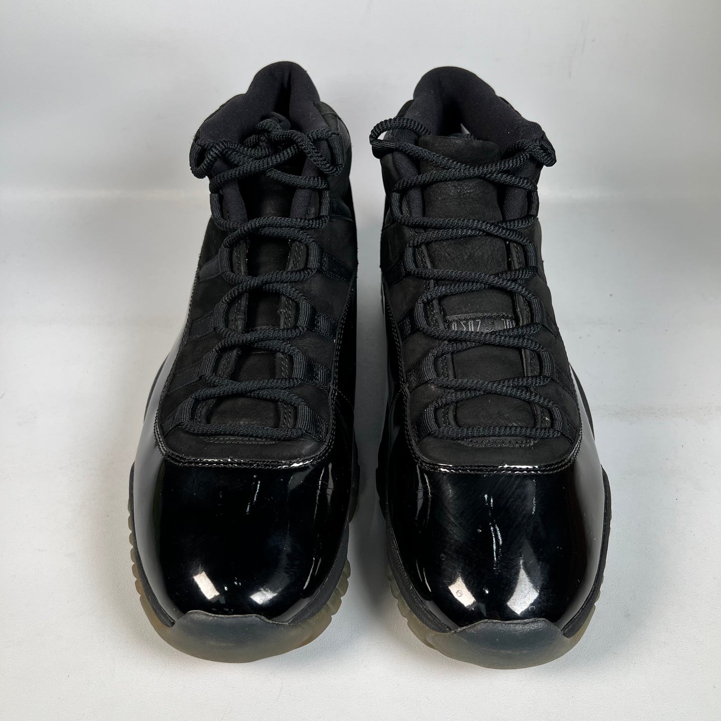Jordan 11 Cap and Gown (2018) Size 10 USED s21196