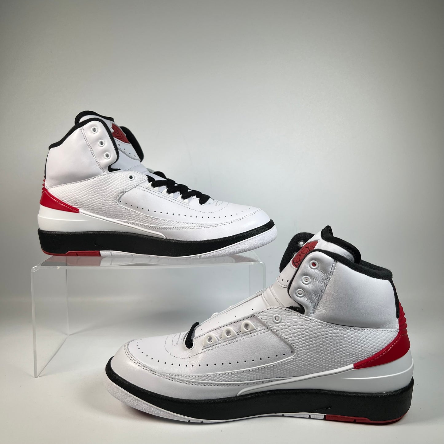 Jordan 2 Chicago (2022) Size 9m / 10.5w NEW s21872