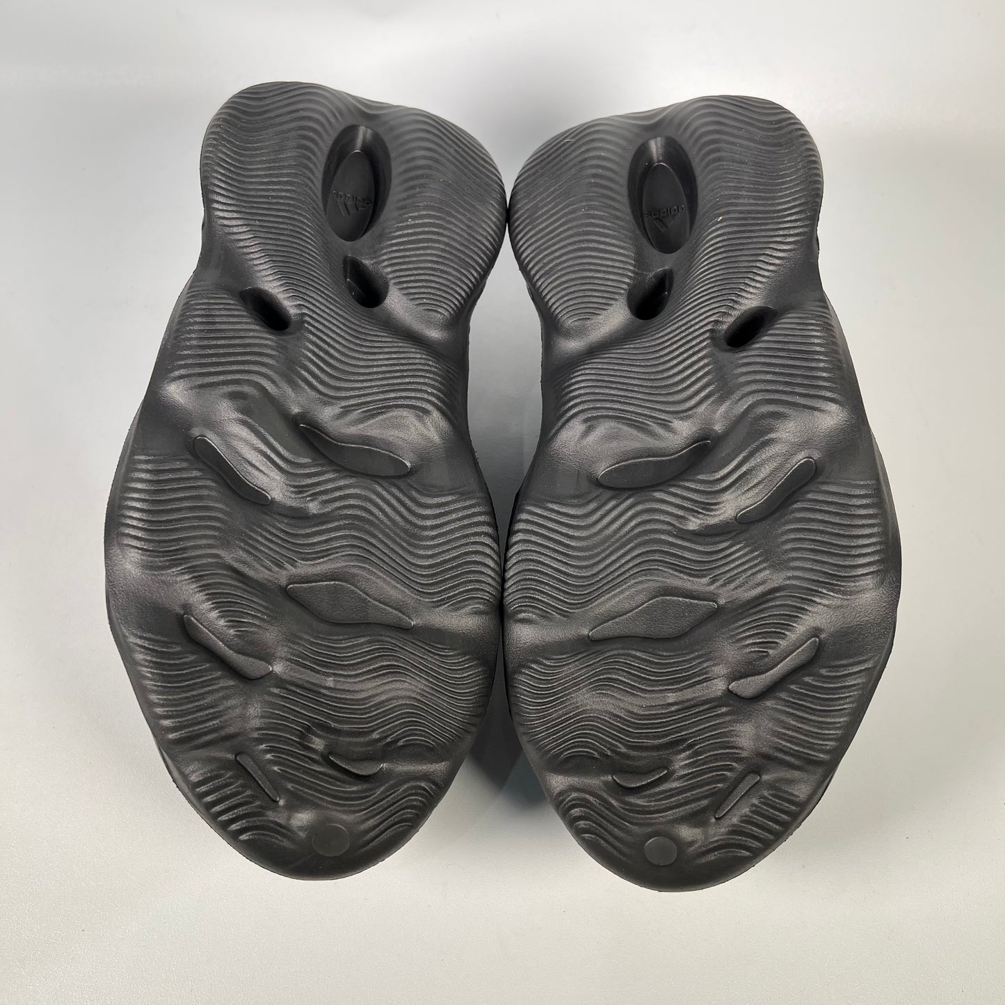 Yeezy Foam Runner Onyx (2024) Size 10 NEW s18842