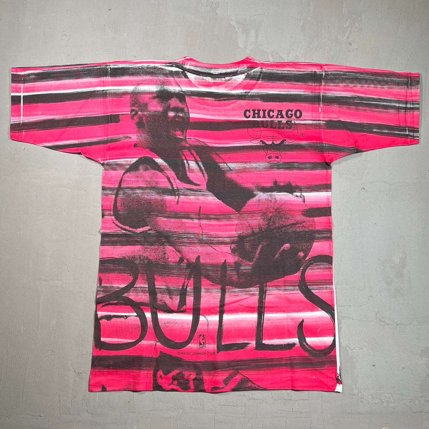 Michael Jordan Magic Johnson Tag Chicago Bulls Full Print Tee Size Medium NEW v8536
