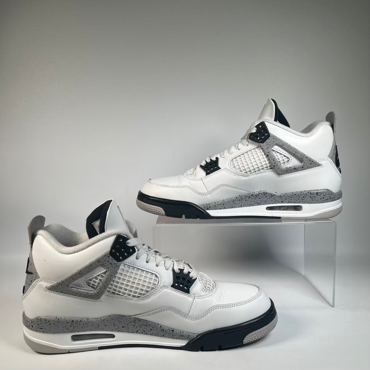 Jordan 4 White Cement (2025) Size 11 USED s23628
