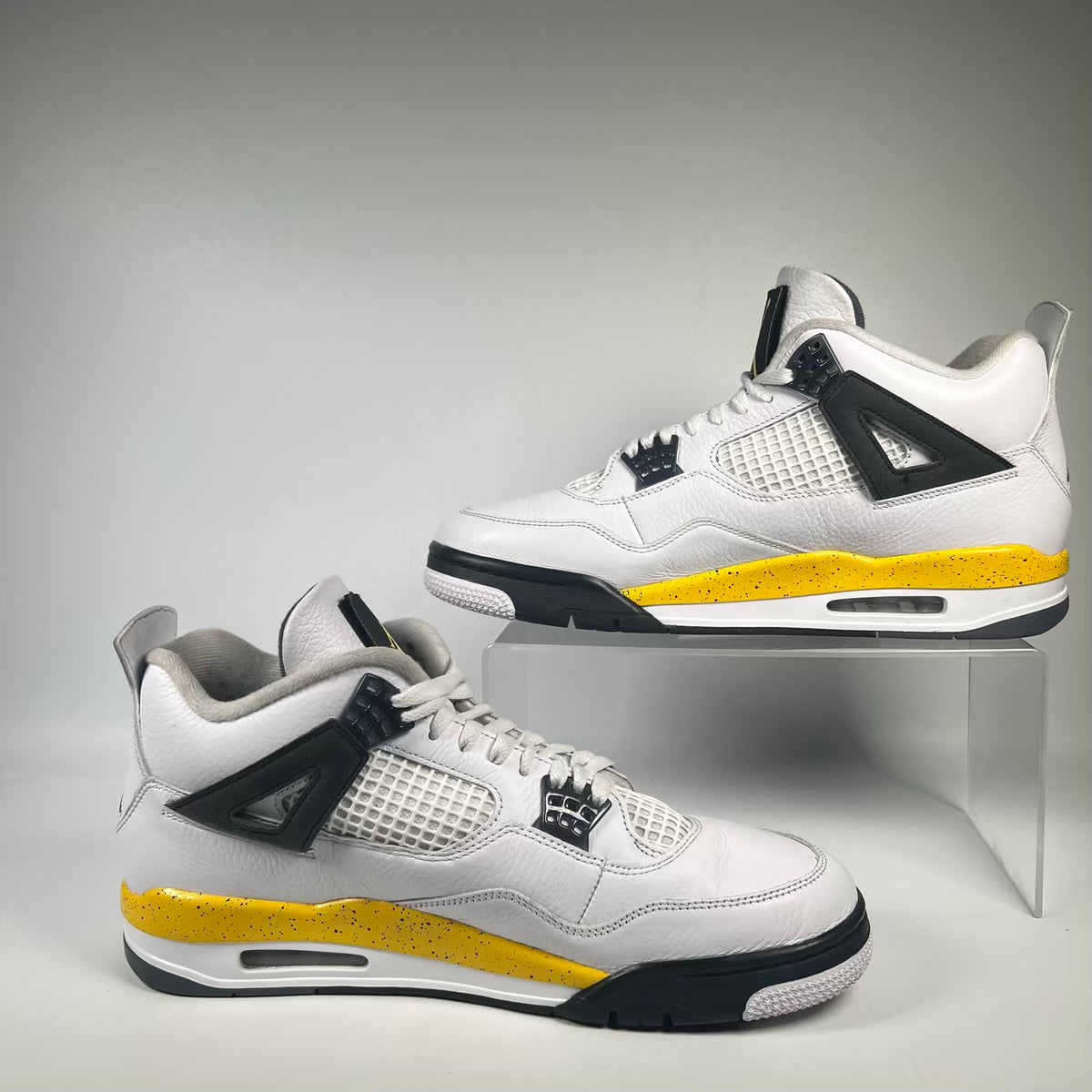 Jordan 4 Tour Yellow (2026) Size 12 USED s23768