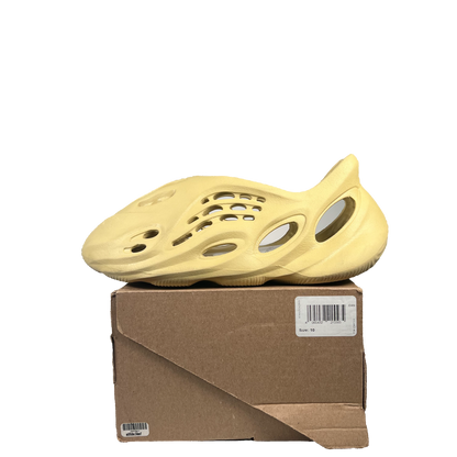 Yeezy Foam Runner Sulfur (2022) Size 10 USED s21030