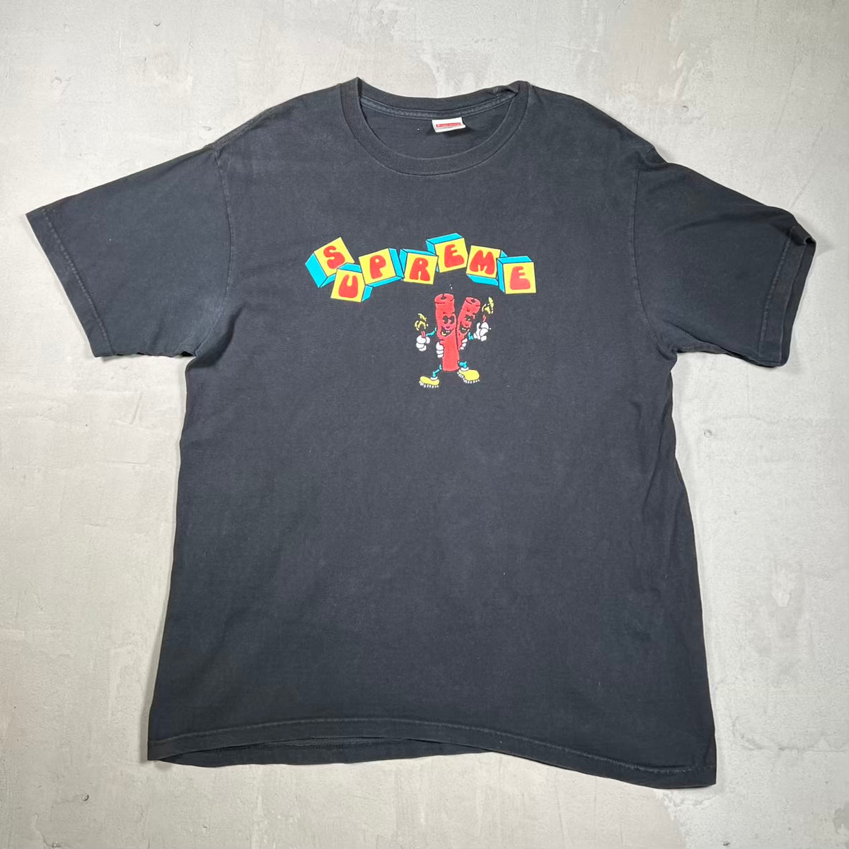 Supreme Dynamite Black Tee Size Medium USED x18494