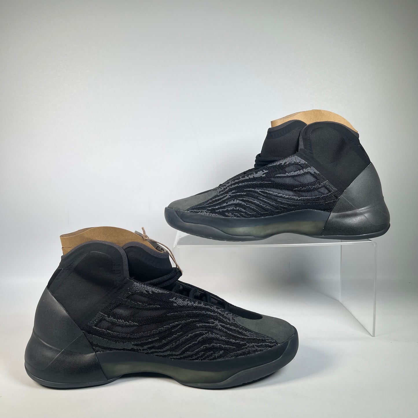 Adidas Yeezy QNTM Onyx (2021) Size 8.5 NEW s22463