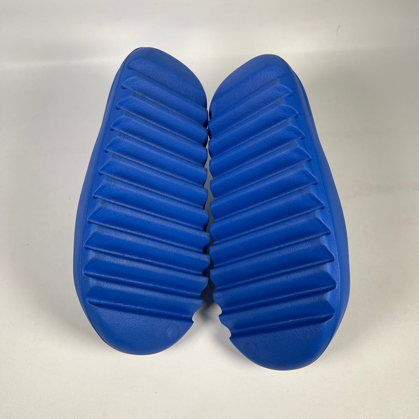 Yeezy Slide Azure Size 9 NEW S15914