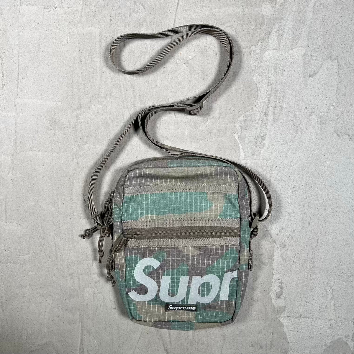 Supreme Woodland Camo Shoulder Bag (2024) USED x18633