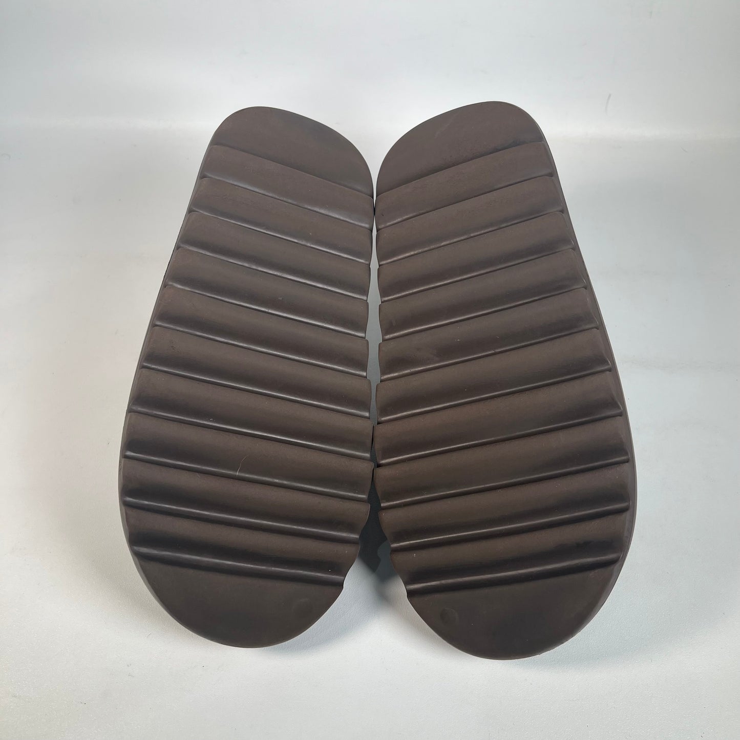 Yeezy Slide Soot (2020) Size Size 11 USED s22253