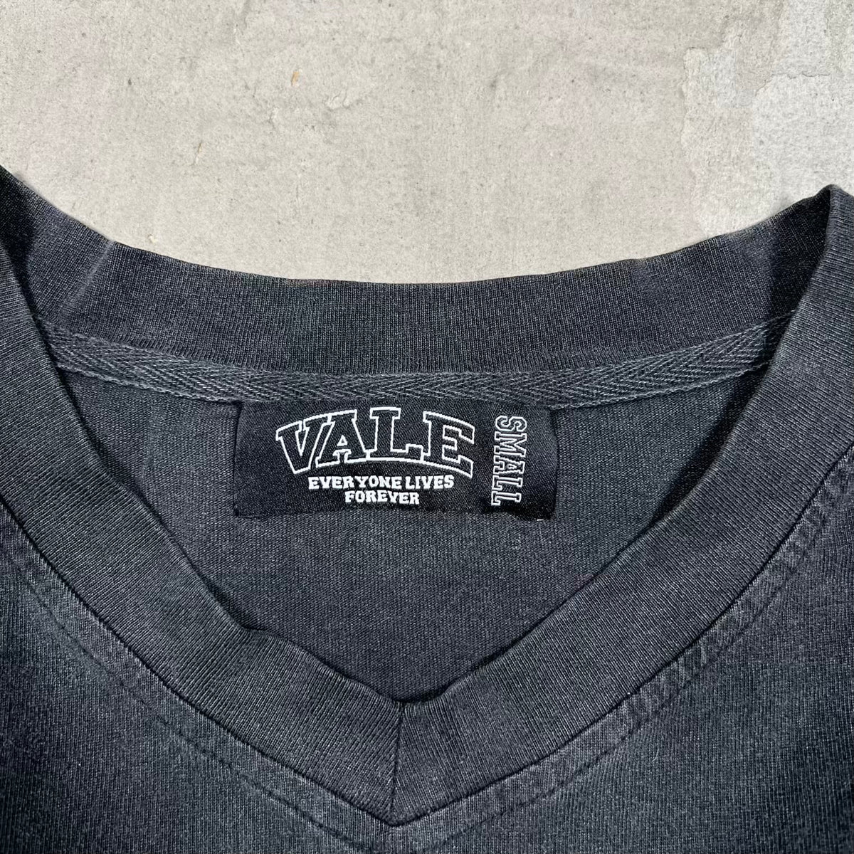 Vale Forever "Valley Club" Black Longsleeve Size Small USED x18911