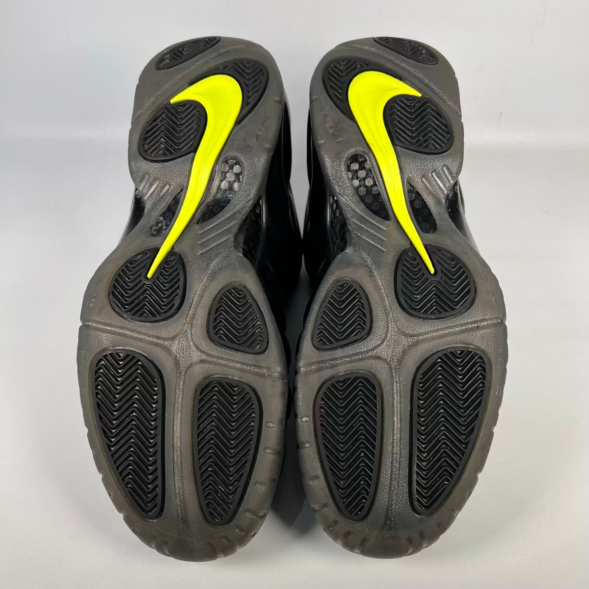 Nike Air Foamposite Pro Voltage (2026) Size 11.5 USED s23817