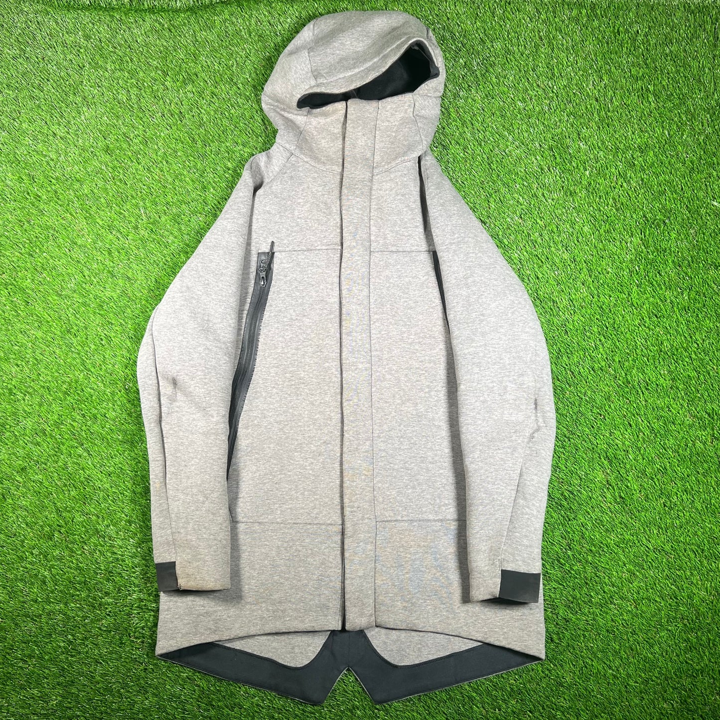 Nike Tech Thick Grey Zip Up Hoodie Size Medium USED v17910