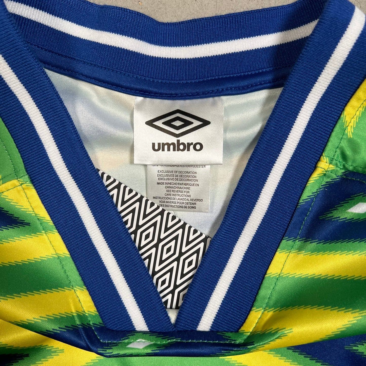 Umbro Brazil Soccer Jersey Size Large NEW v19572