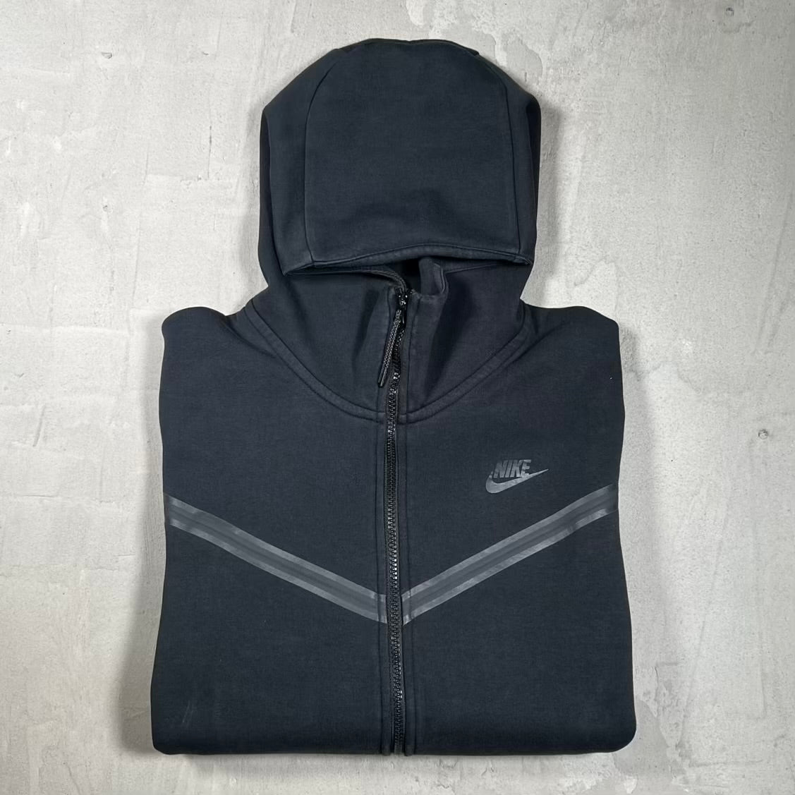 Nike Tech Black Zip Up Hoodie Size Medium USED v20203
