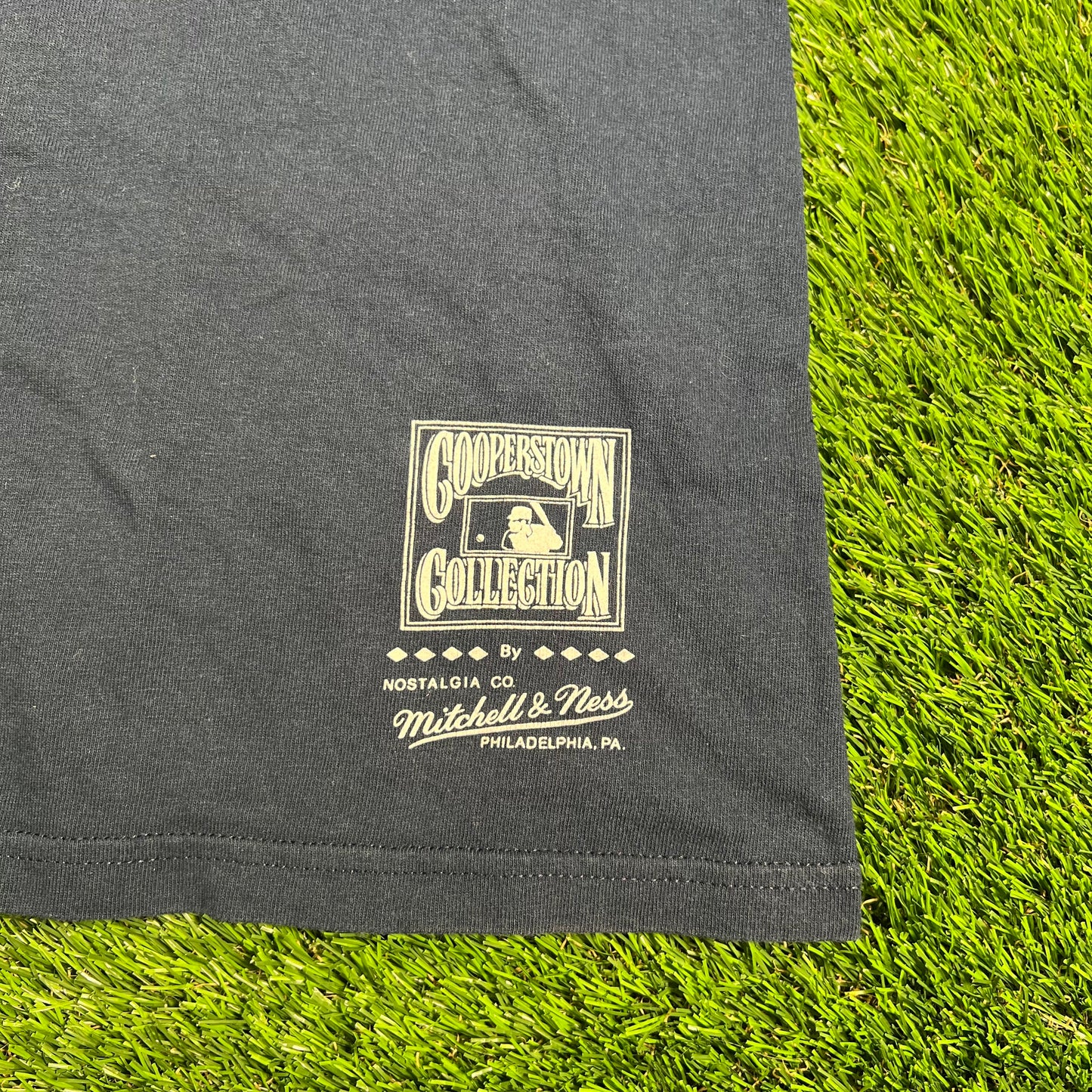New York Yankees Navy Blue Logo Tee Size XL USED v17857