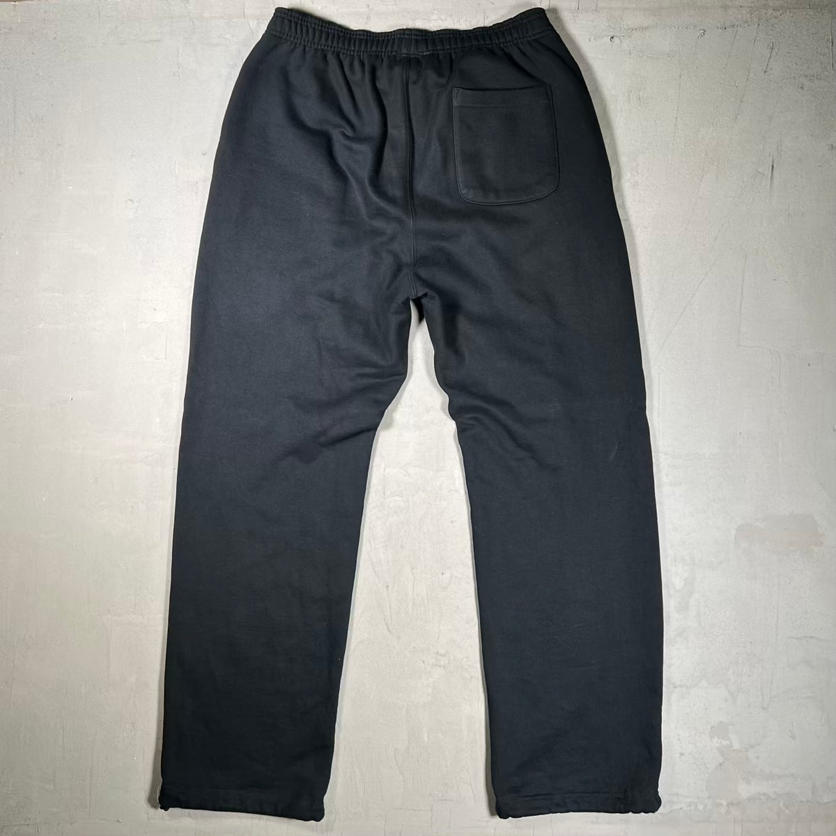 74 Is War BGC Racer Black/Green Sweatpants Size Large USED x18499
