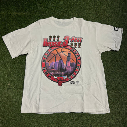 1998 Bulls "Repeat 3 Peat" Champs White Tee Size XL USED v15937