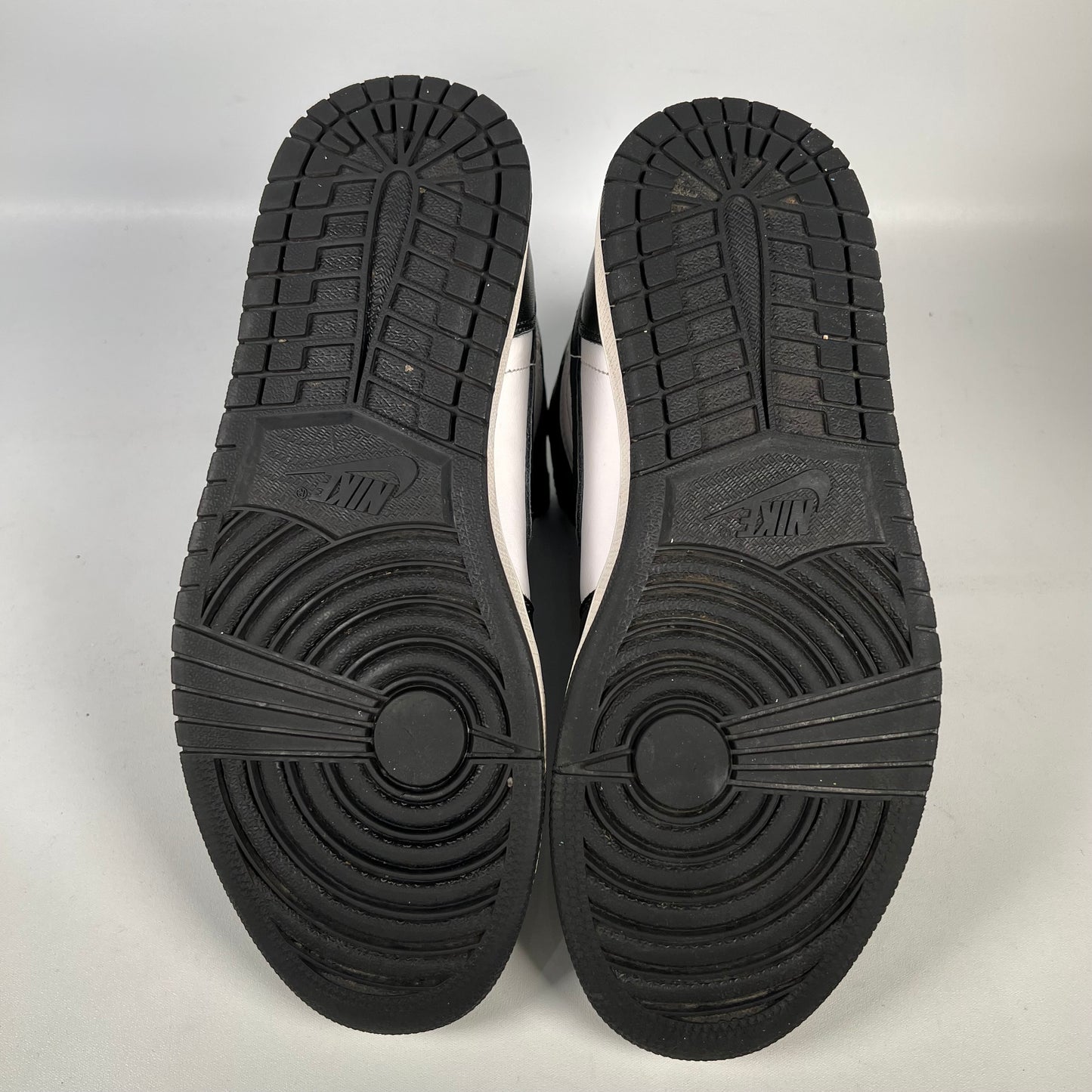 Air Jordan 1 Black White 2014 Size 8 USED s4622