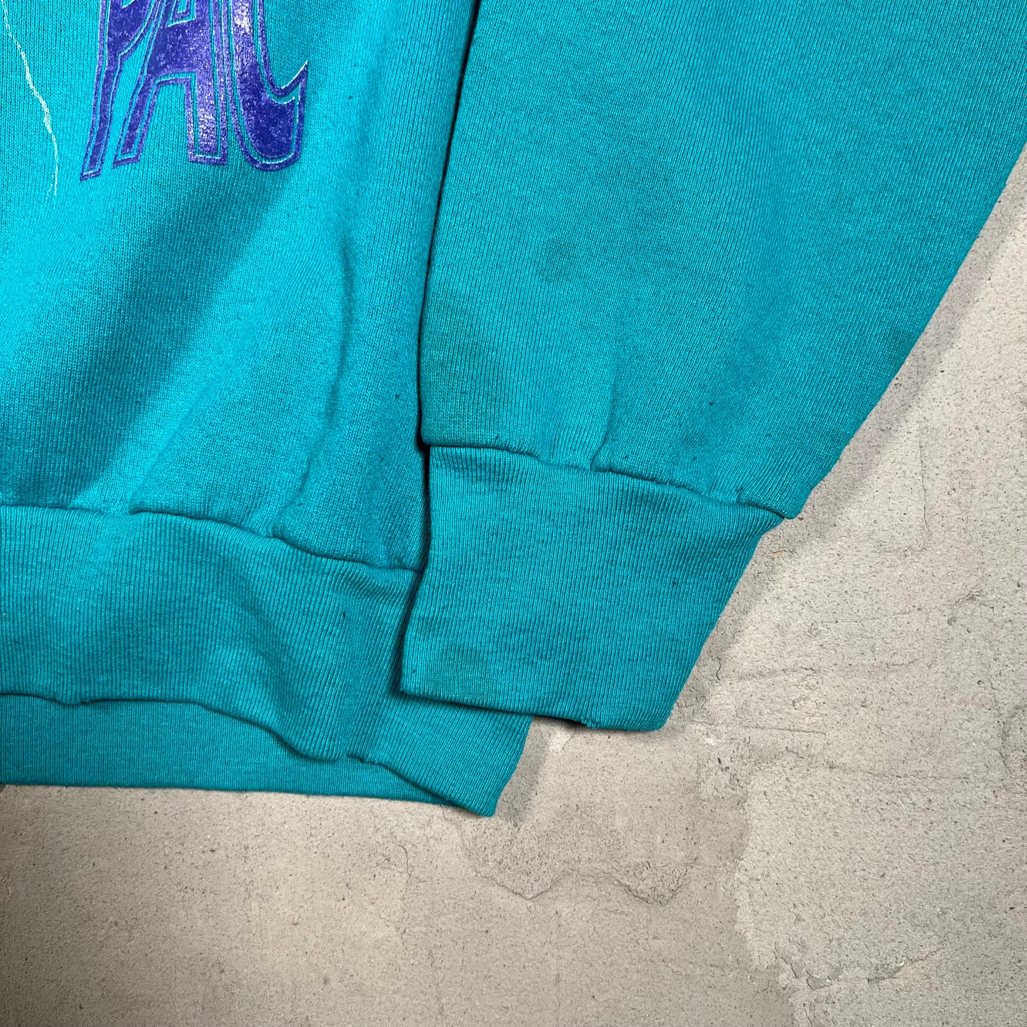 2Pac I get a round crewneck teal Size Medium USED v12442