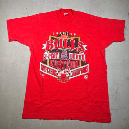 1993 Chiacgo Bulls 3 Peat Eastern Champs Red Tee Size XL USED v17808