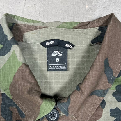 Nike SB Woodland Camo Jacket Size Large USED v20202
