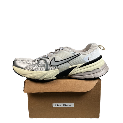 Nike V2K Run Summit White Metallic Silver (2023) Size 10 USED s22178