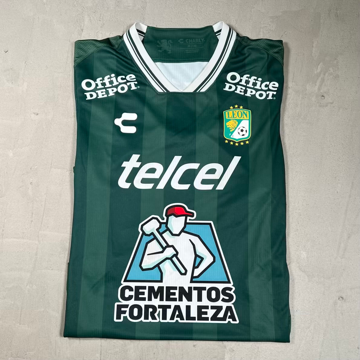Charly Club Leon FC Green Kit Size Medium USED v20340
