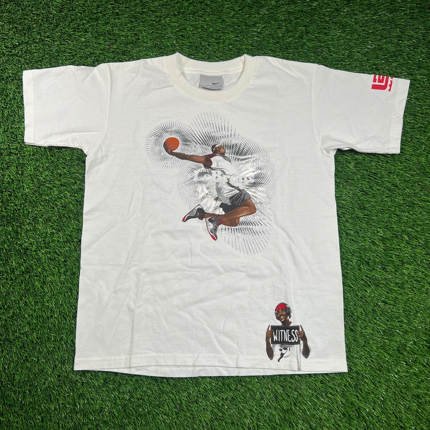 2000's Nike Lebron James White Tee Size Small USED v18343