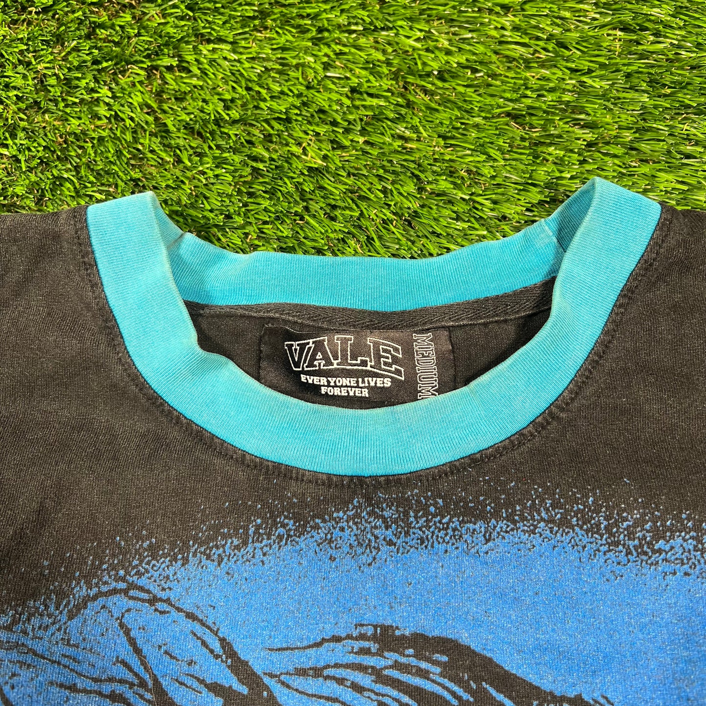 Vale Horse Blue Longsleeve Black Tee Size Medium USED x16300