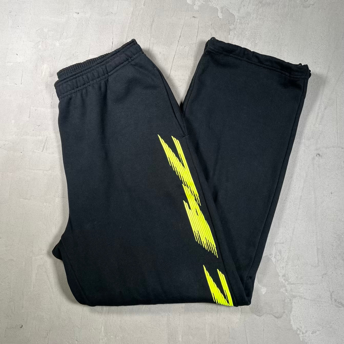 74 Is War BGC Racer Black/Green Sweatpants Size Large USED x18499