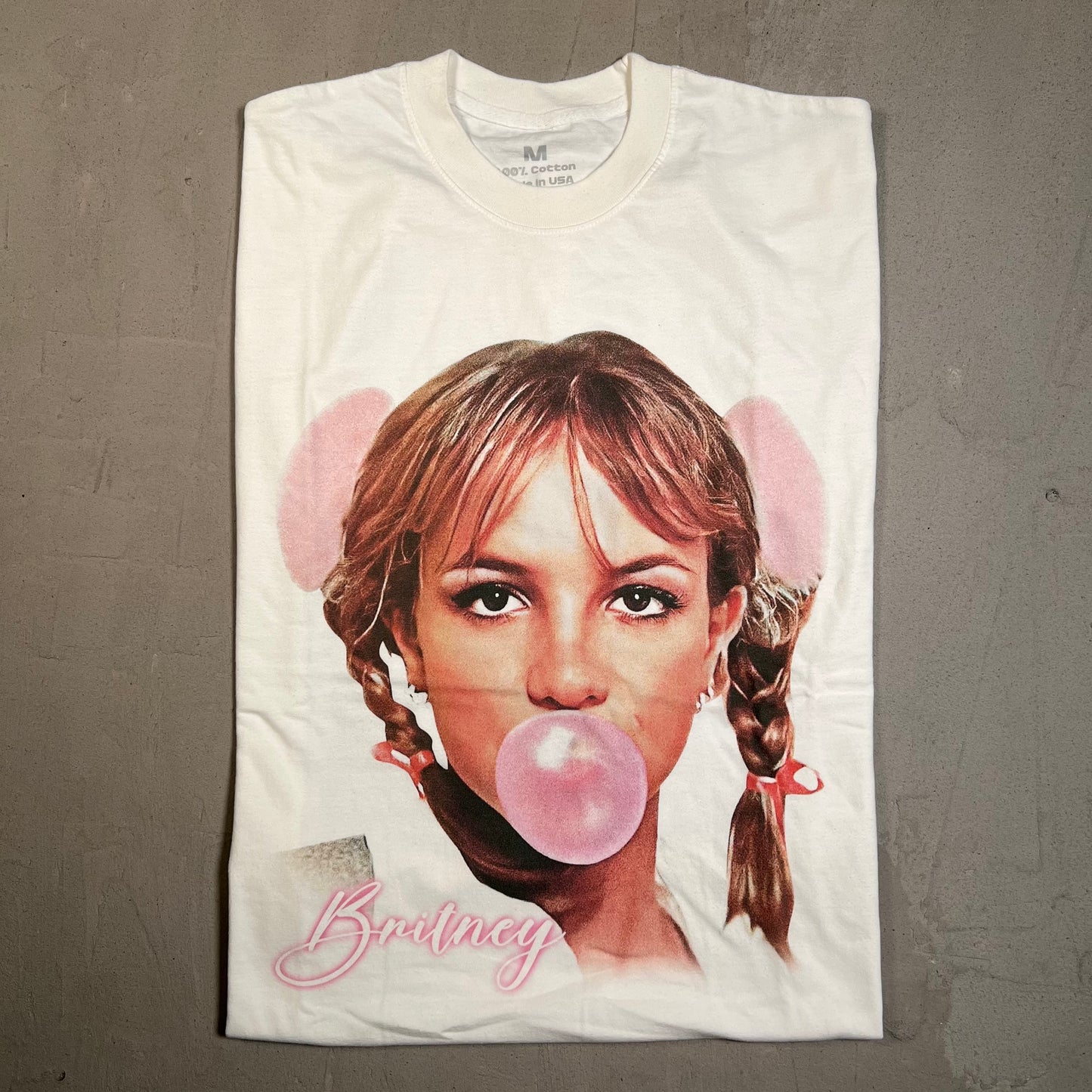 Britney Spears Blowing Bubblegum White Tee Size Medium USED x17644
