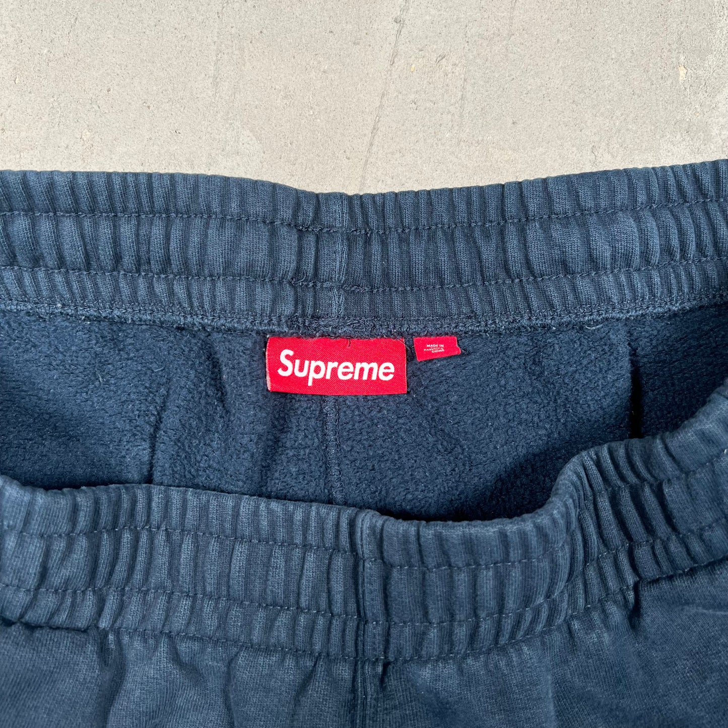 Supreme Old English Navy Sweatpants (2025) Size Large USED x17300