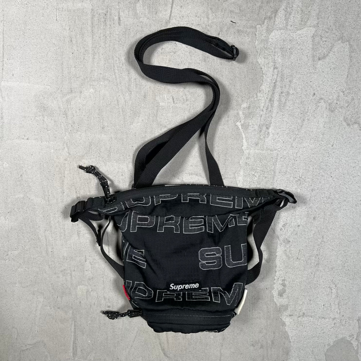 Supreme Black Neck Pouch USED x18308
