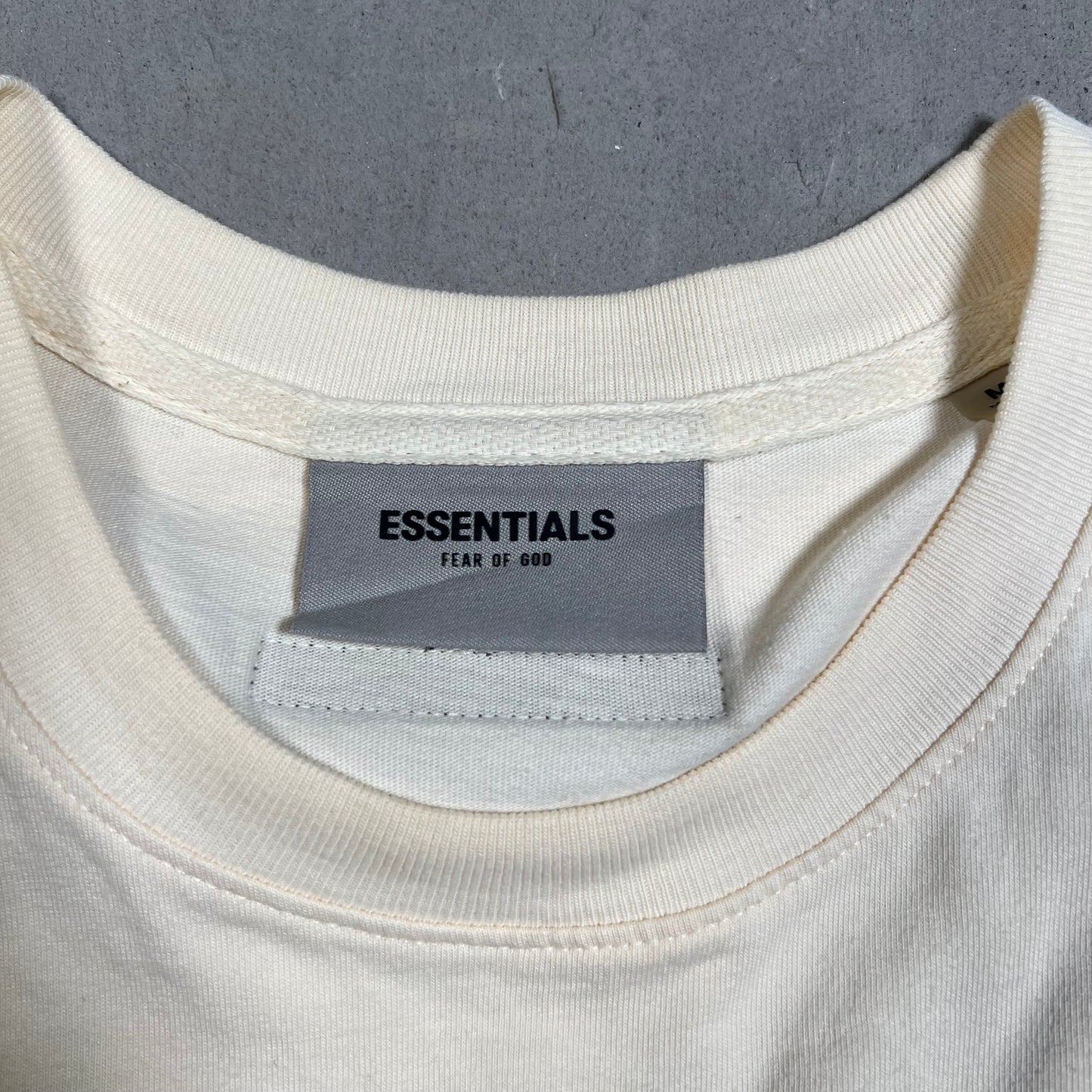 Essentials Fear of God FOG Cream Back Logo Tee Size Medium USED x17650