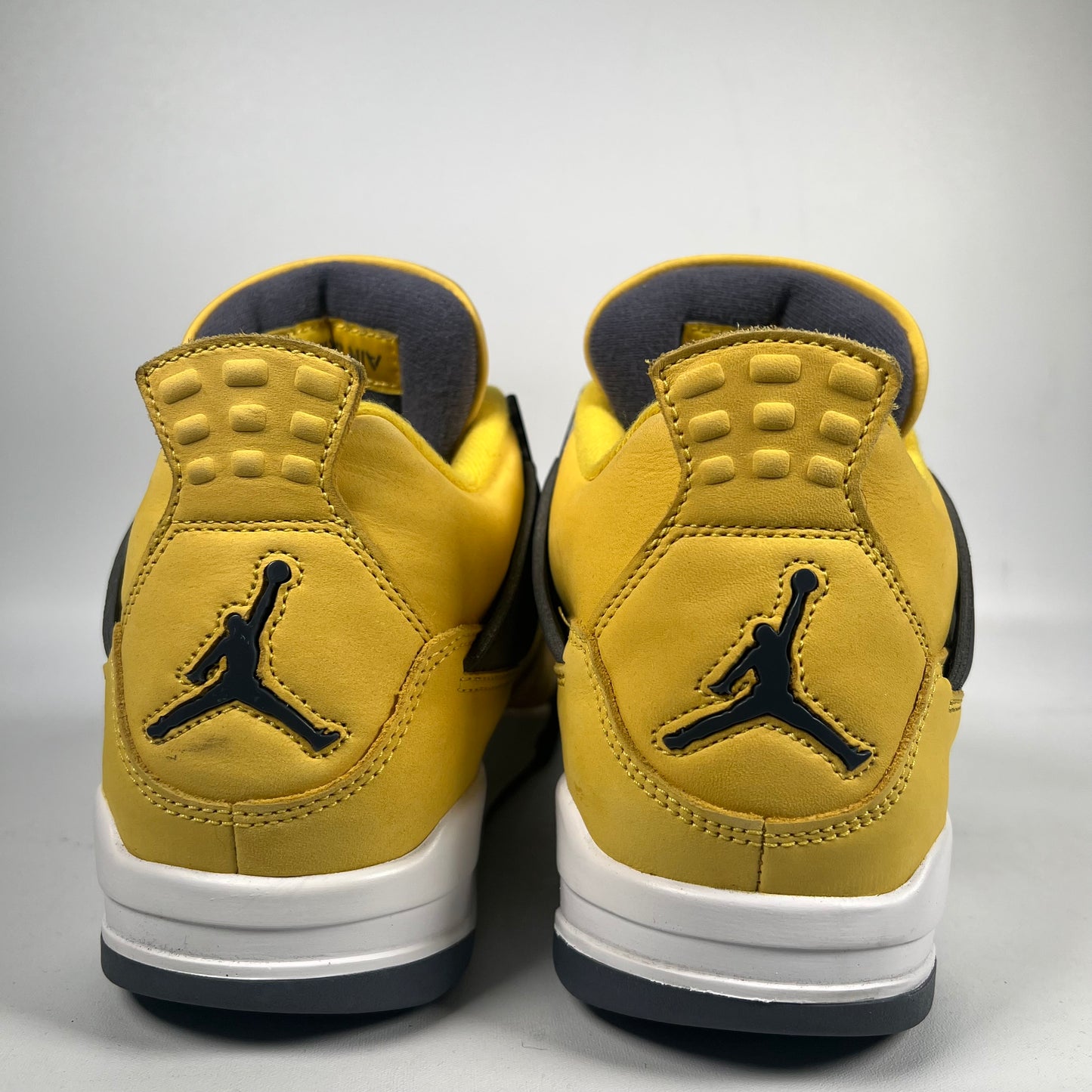 Jordan 4 Lightning (2021) Size 8.5 USED s21091