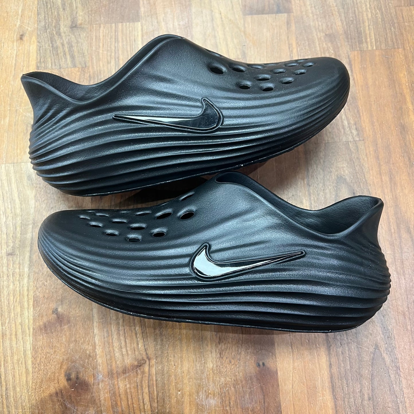 Nike ReactX Rejuven8 Triple Black Size 8 USED s17041