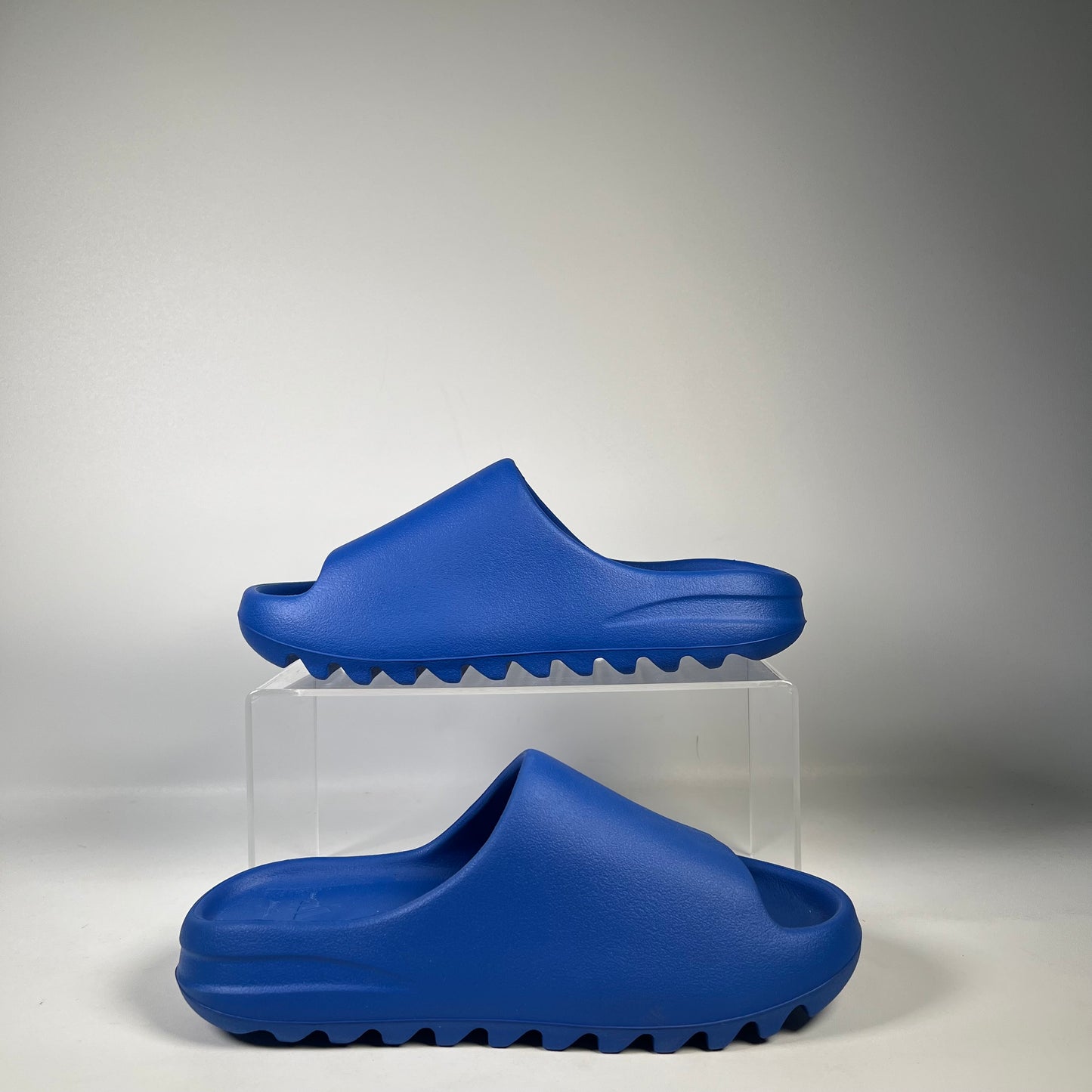 Yeezy Slide Azure Size 9 NEW S15914