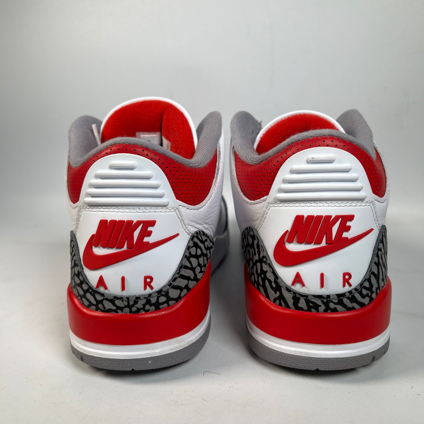 Jordan 3 Fire Red (2022) Size 8 USED s22318