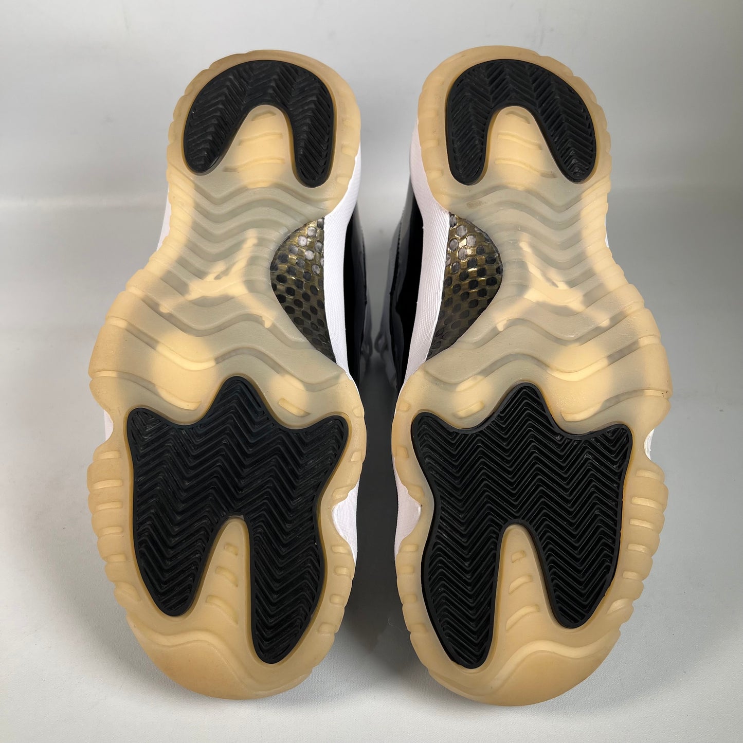 Jordan 11 DMP Gratitude (2023) Size 8.5 USED s22217