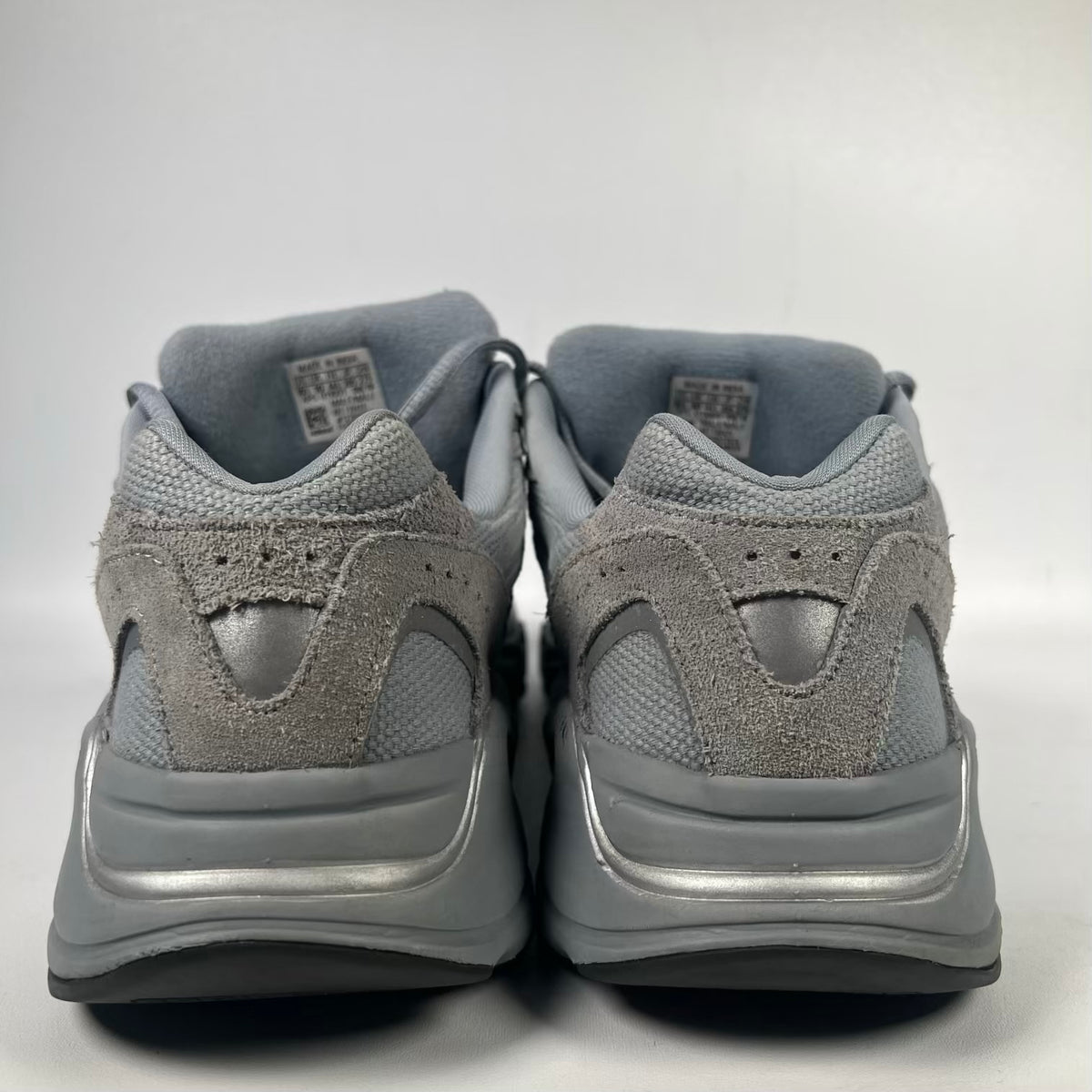 Yeezy 700v2 Hospital Blue (2019) Size 10.5 USED s23767