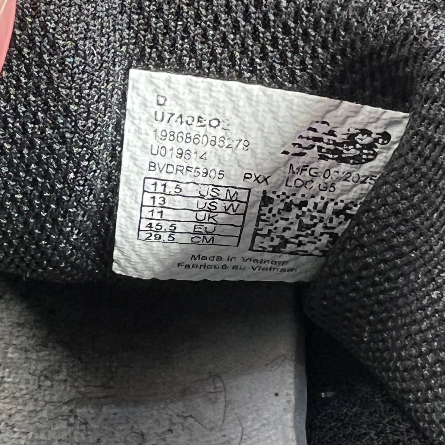 New Balance 740v2 Triple Black (2024) Size 11.5 USED s19957