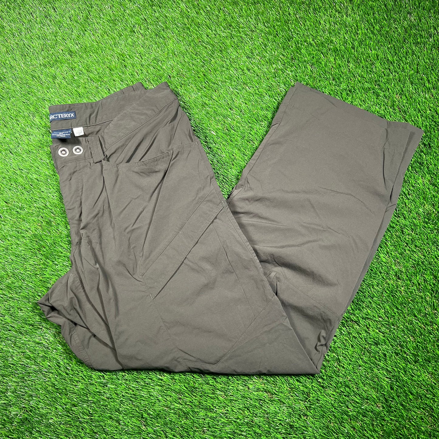 Arc'teryx Lightweight Olive Green Pants Size 34 USED x16789