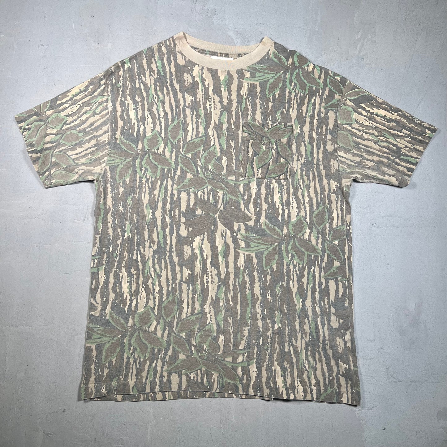 1990s RealTree Camo Pocket Tee Size XL USED v19187