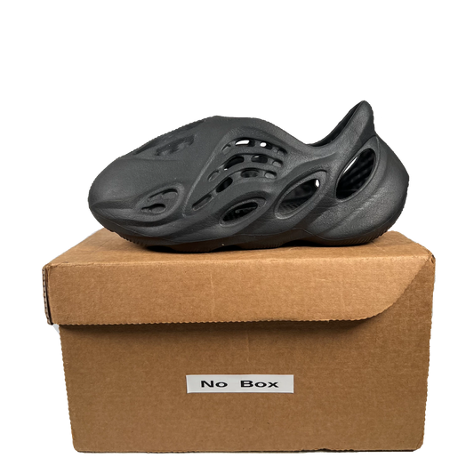 Yeezy Foam Runner Onyx (2024) Size 11k USED s18970
