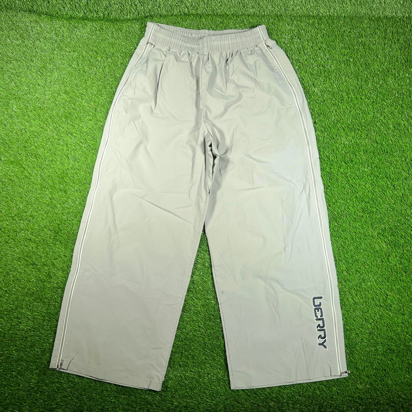 GV Gallery Raspberry Hills Grey Nylon Track Pants Size Large NEW x15658