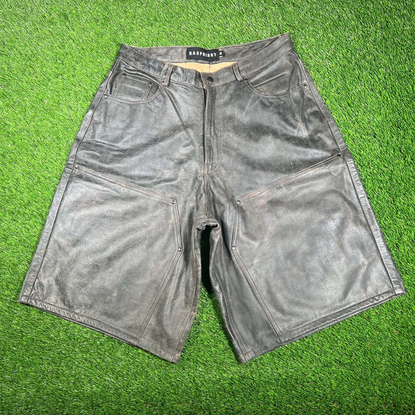 GV Gallery Raspberry Hills Brown Leather Double Knee Shorts Size Medium USED x15154